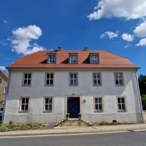 Das alte Pfarrhaus vorne Sq